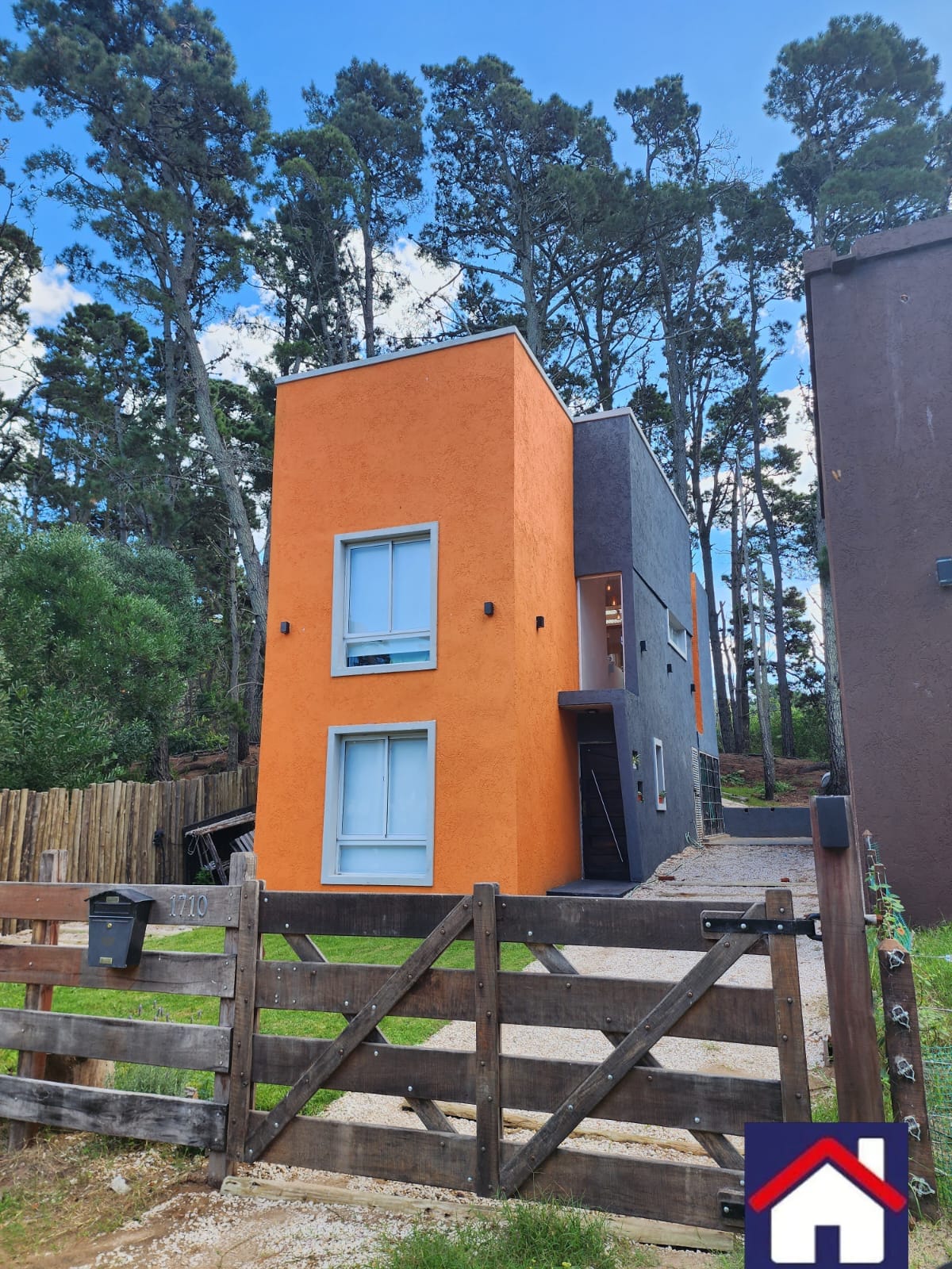 ¡Oportunidad Única! Casa con 4 Dormitorios, Espacio para 3 Vehículos y Entorno Natural en Mar Azul