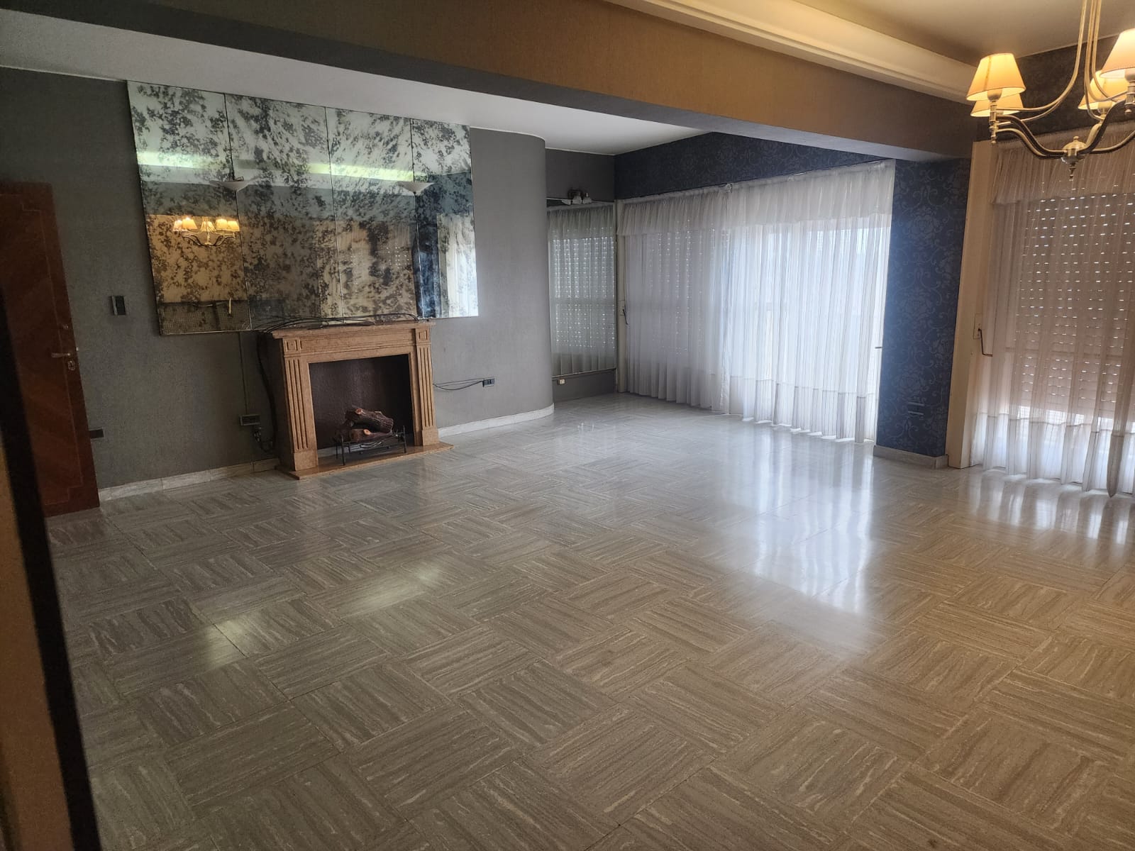 Venta: Departamento Espacioso en Edificio Pinas - San Martín y San Nicolás