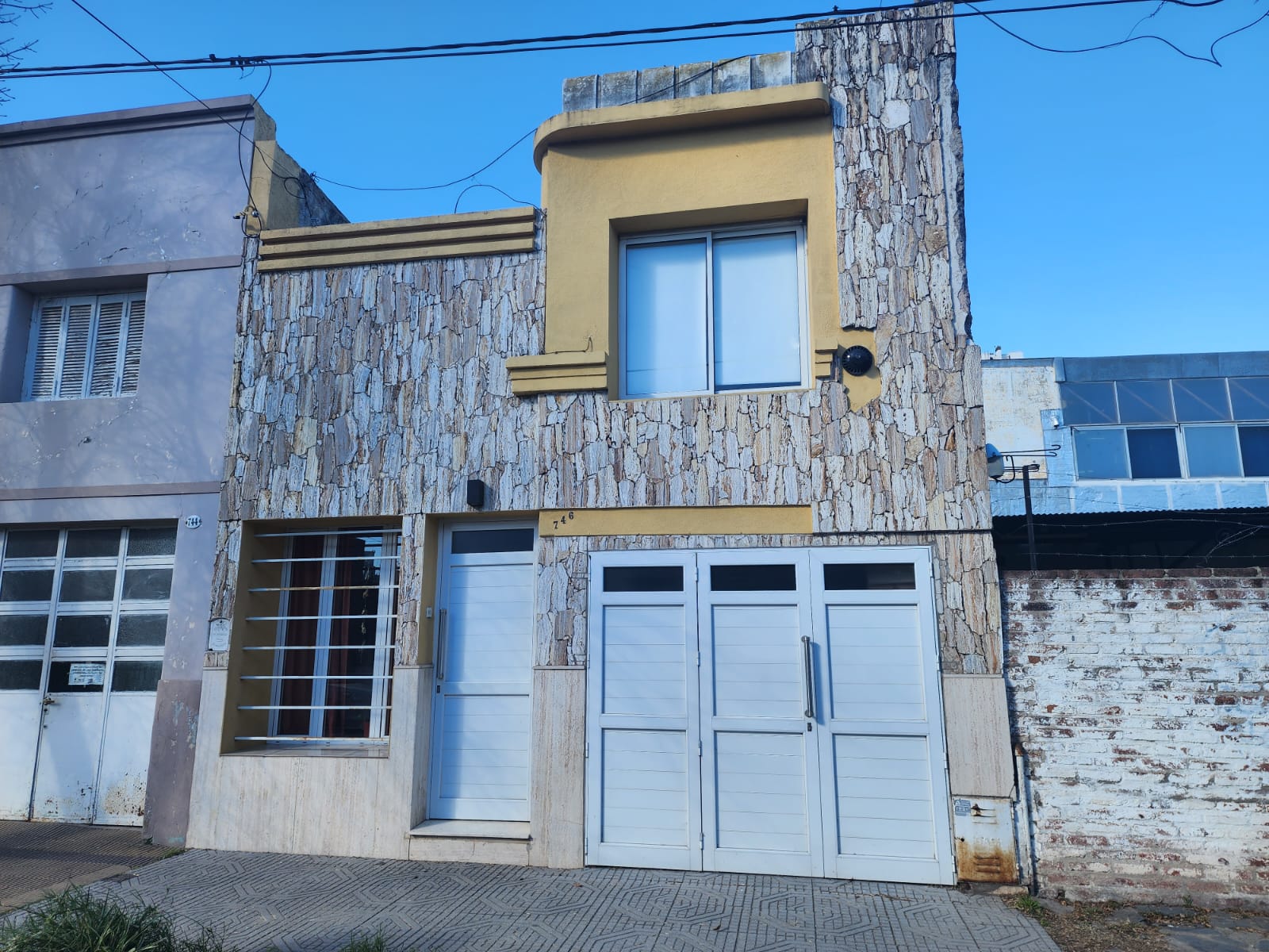 Vendo Casa Céntrica - Permuto por Mayor Valor en Barrio Privado