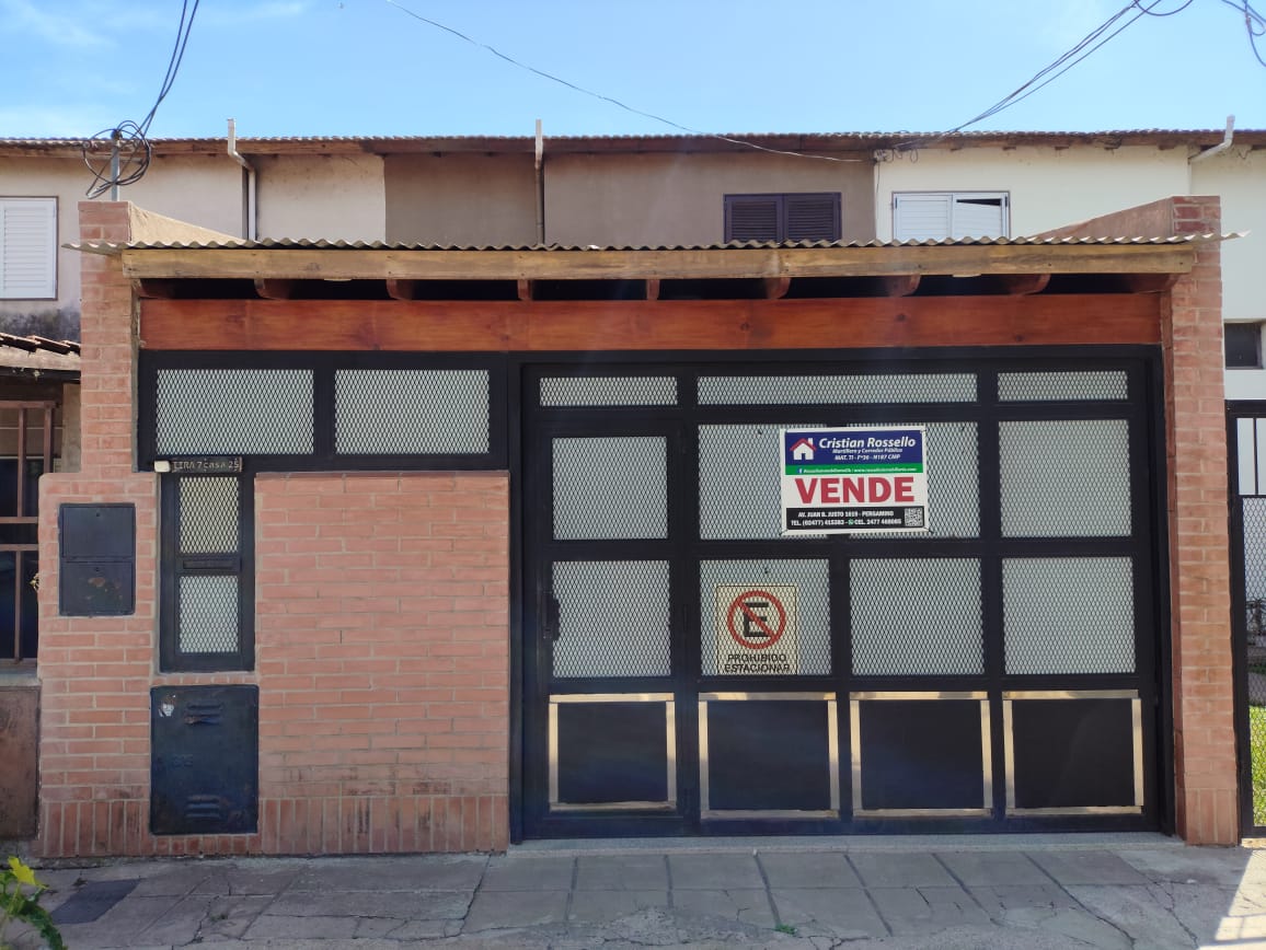 Casa de 2 Pisos en Venta en Barrio Municipal, Ideal para Inversores - Permuta por Departamento de Menor Valor
